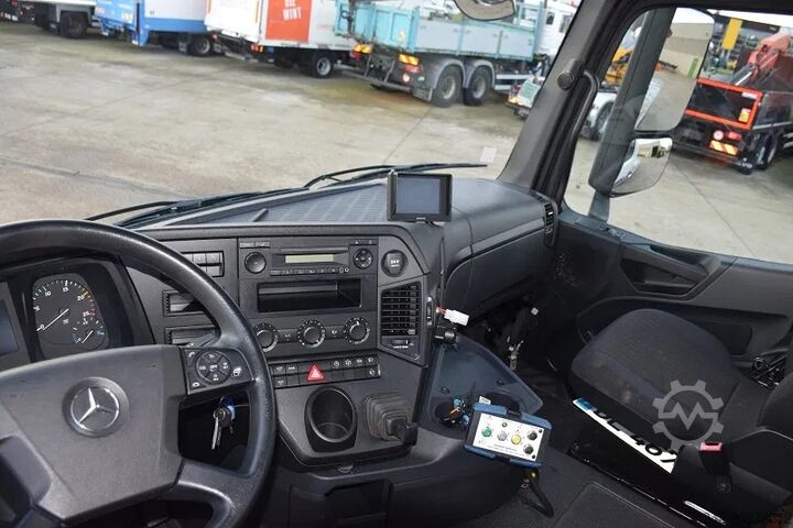 กระเป๋าเดินทาง Mercedes-Benz Arocs 1836