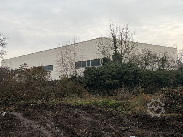 Lagerhalle HALLE  isoliert, sofort frei ca. B 18 x L 36 x H 7 m Sandwich 40 mm