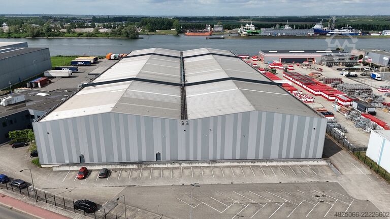 Χαλύβδινη κατασκευή 9.800m² Steelconstruction 9.800m² 
