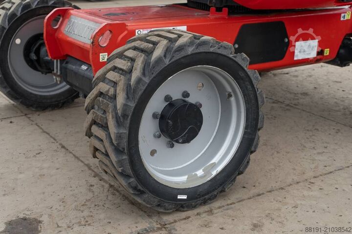 פלטפורמת עבודה טלסקופית מפרקית Manitou 180 ATJ RC