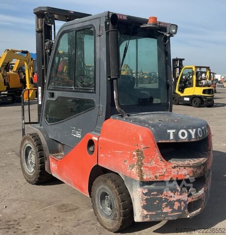 Xe nâng hàng chạy dầu diesel Toyota 02-8FDJF35 Dieselstapler