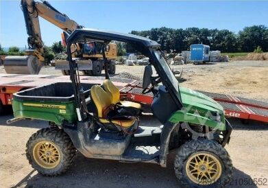 Phương tiện vận chuyển vật liệu John Deere Gabor XUV 560 E