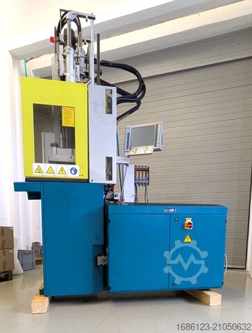 Macchina per stampaggio a iniezione BOY 35 A VV