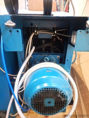 Macchina per stampaggio a iniezione BOY 35 A VV