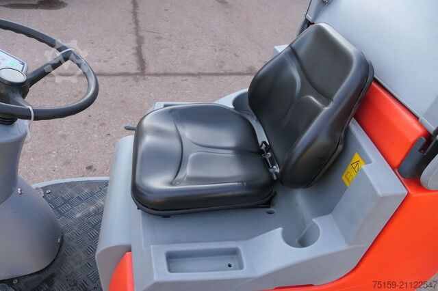 Ielu tīrīšanas mašīna hako Scrubmaster B115 Hakomatic Kehrsaugmaschine