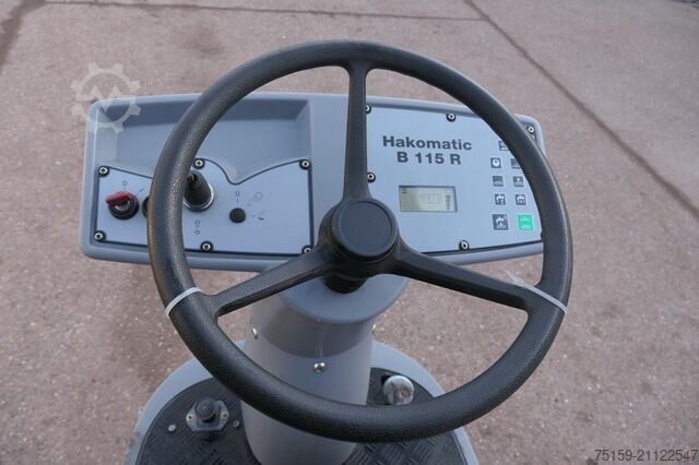 Ielu tīrīšanas mašīna hako Scrubmaster B115 Hakomatic Kehrsaugmaschine