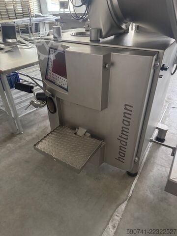 Liha töötlemise masin NADZIEWARKA HANDTMANN Z OBKRĘCARKĄ VF616