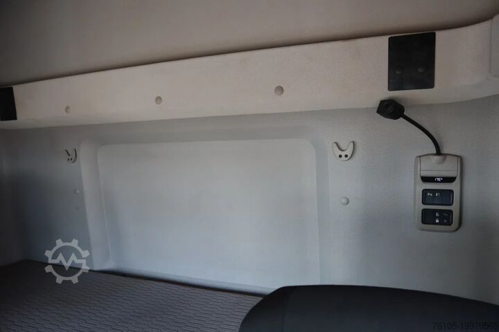 Чемодан DAF CF 410 Bak+Klep Dhollandia 2.000 kg Slaapcabine