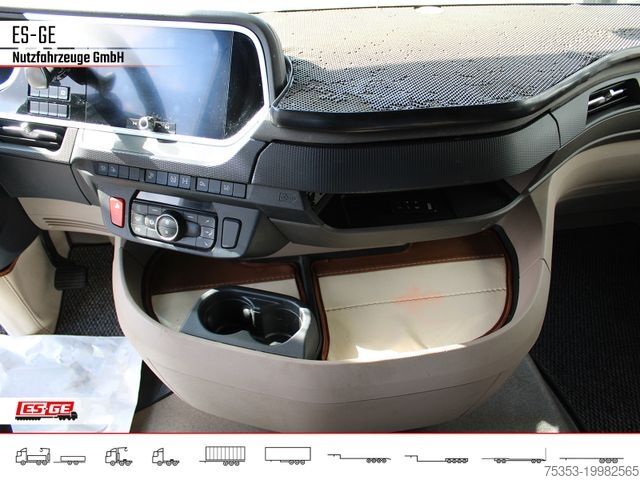 Standard tractor unit DAF XG 530 FT