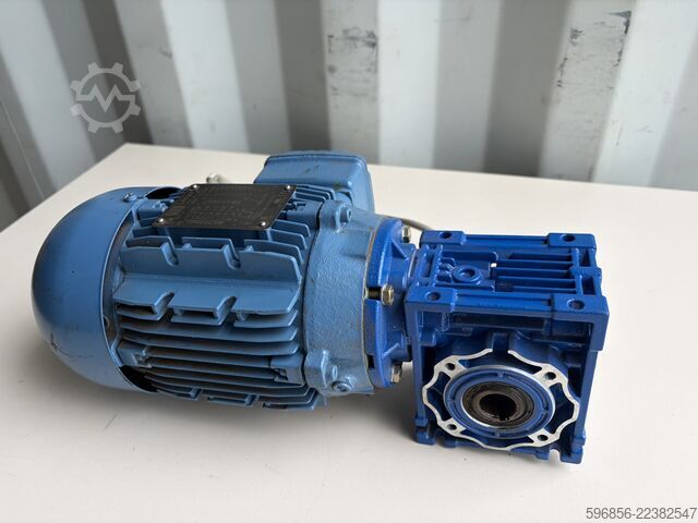  Lenze GSN04-1NHAR DERA071-32 Getriebemotor DERA071-32 0,37 kW 140 U Lenze GSN04-1NHAR DERA071-32 Getriebemotor DERA071-32 0,37 kW 140 U