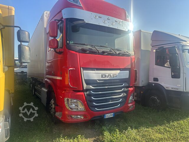 Caminhão com carroçaria intercambiável DAF XF 460 FAN 3 ASSI STERZANTE EURO 6