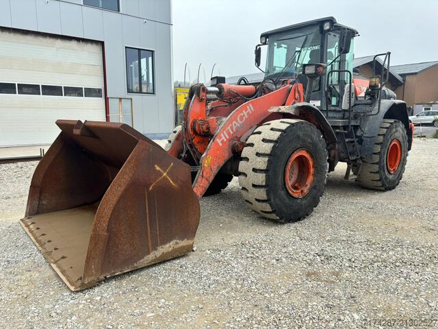 Hleðsluvél Hitachi ZW220-6