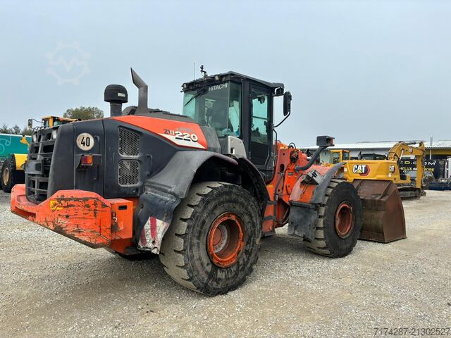 Hleðsluvél Hitachi ZW220-6