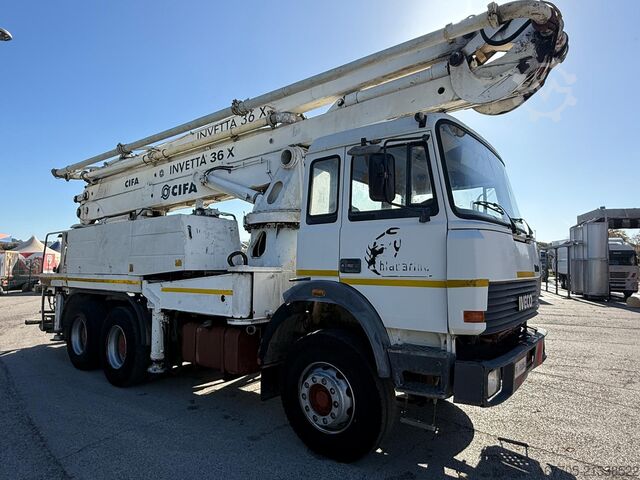 Kamion sa pumpom za beton Iveco Magirus 330