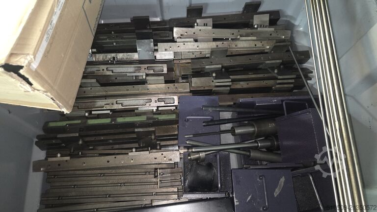 Tour automatique à poupée mobile avec magasin d'alimentation Citizen Cincom B12E-VI