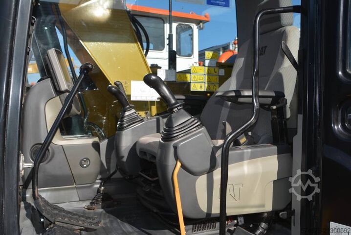 Gusjeničar CAT 311 F LRR    BLADE