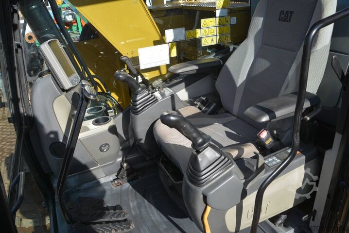 Gusjeničar CAT 311 F LRR    BLADE