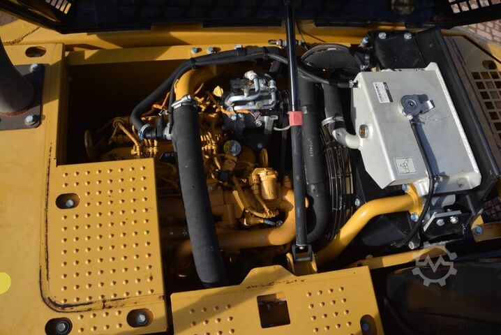 Gusjeničar CAT 311 F LRR    BLADE