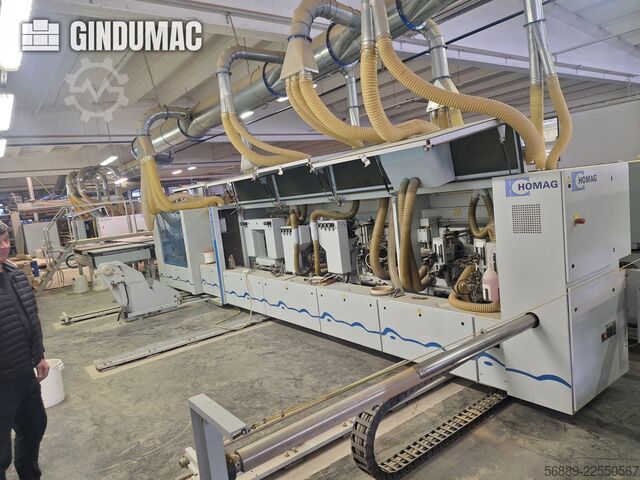 Línea de producción industrial HOMAG WEEKE para el mecanizado de paneles de gran volumen y enchapado HOMAG WEEKE industrial production line for high-volume panel processing and edge-banding
