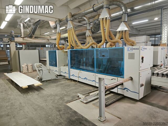Línea de producción industrial HOMAG WEEKE para el mecanizado de paneles de gran volumen y enchapado HOMAG WEEKE industrial production line for high-volume panel processing and edge-banding