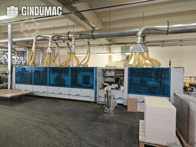 Línea de producción industrial HOMAG WEEKE para el mecanizado de paneles de gran volumen y enchapado HOMAG WEEKE industrial production line for high-volume panel processing and edge-banding