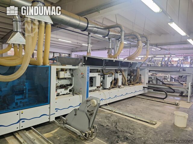 Línea de producción industrial HOMAG WEEKE para el mecanizado de paneles de gran volumen y enchapado HOMAG WEEKE industrial production line for high-volume panel processing and edge-banding