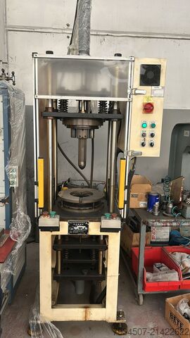 Ligne de production de moteurs électriques type 71-90 Changzhou Jinkang precision Coil winding  RX02