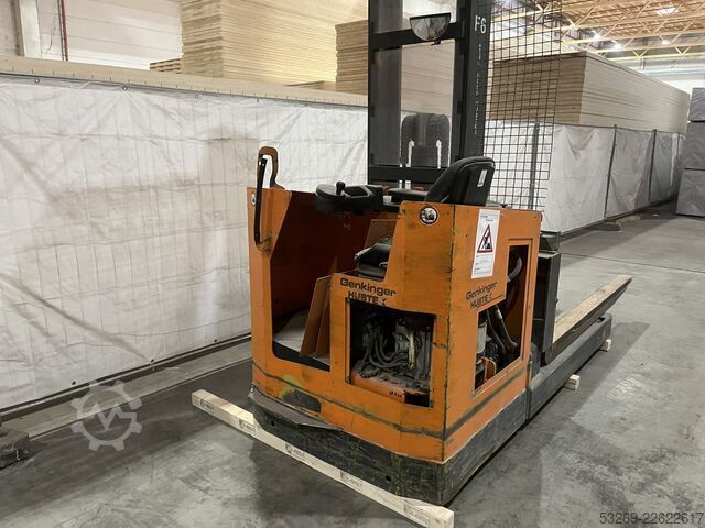 Transpallet elettrico a sollevamento verticale con seduta laterale Hubtex EFP 90/23-So.