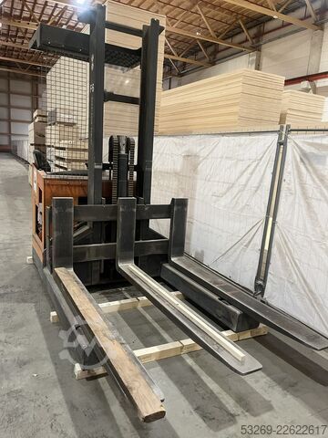 Transpallet elettrico a sollevamento verticale con seduta laterale Hubtex EFP 90/23-So.