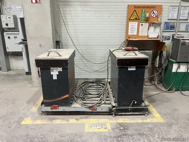 Transpallet elettrico a sollevamento verticale con seduta laterale Hubtex EFP 90/23-So.