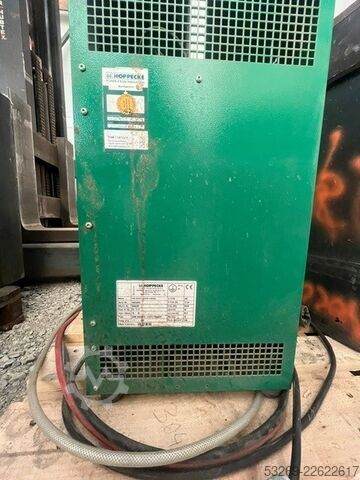 Transpallet elettrico a sollevamento verticale con seduta laterale Hubtex EFP 90/23-So.