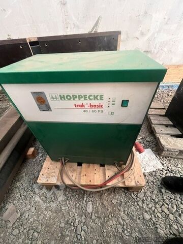 Transpallet elettrico a sollevamento verticale con seduta laterale Hubtex EFP 90/23-So.