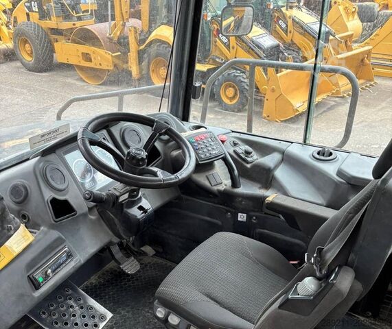 Döngölő teherautó Bell B 30 E (New tyres / Under Preparation)