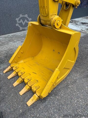 Excavadora sobre orugas Komatsu PC 210-10M0