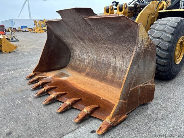 Kerekes rakodó CAT 980