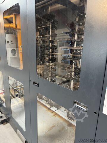 Pusat pemesinan horizontal Makino a81