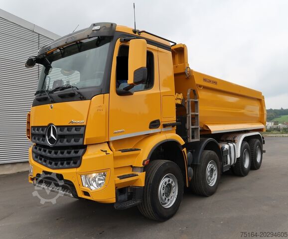 Autocarro ribaltabile a tre vie Mercedes-Benz Arocs 3251 8x4
