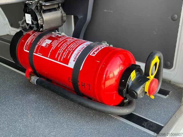 Minibus VOLKSWAGEN CRAFTER 17 SITZER ACC LANE ASSIST