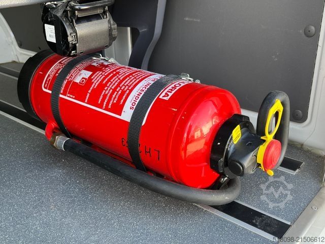 Minibus VOLKSWAGEN CRAFTER 17 SITZER ACC LANE ASSIST