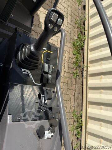 Kolový nakladač MECALAC MCL2 / Neuwertig / inkl. Schaufel