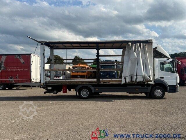 Camión plataforma con toldo Mercedes-Benz Atego 1224 Schiebeplane L+R+ Dach LBW 1.5T AHK