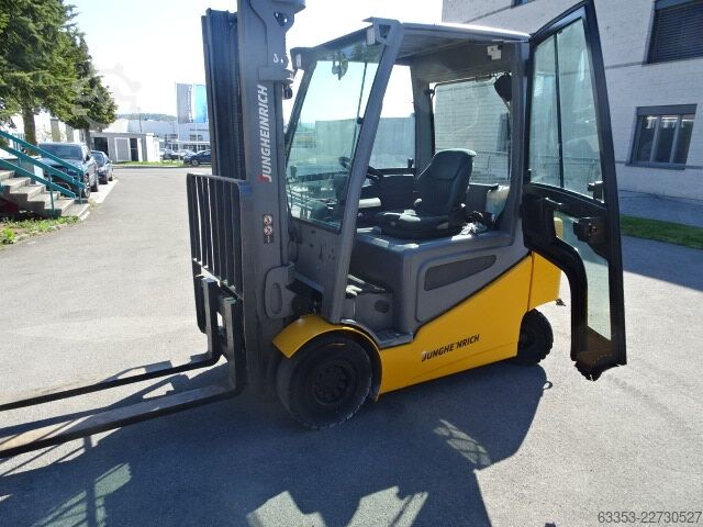 Electric 4-wheel forklift Jungheinrich EFD 435s