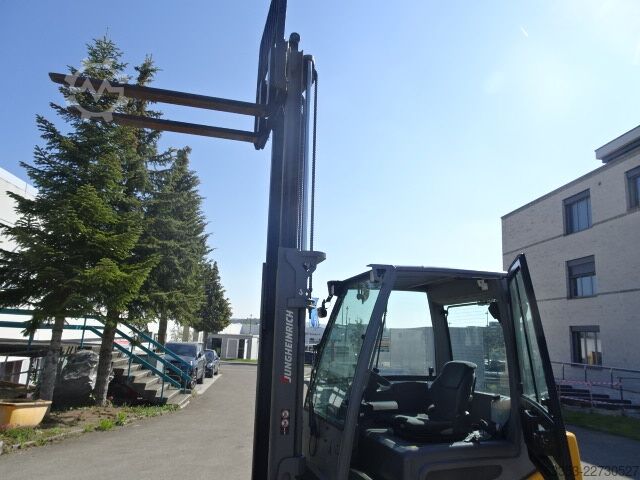 Electric 4-wheel forklift Jungheinrich EFD 435s