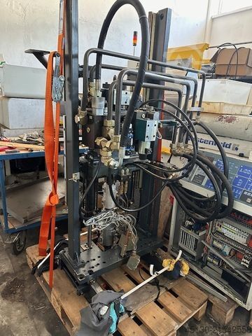 Mašina za injekcijsko prešanje Ferromatik Milacron K110D-S/2F