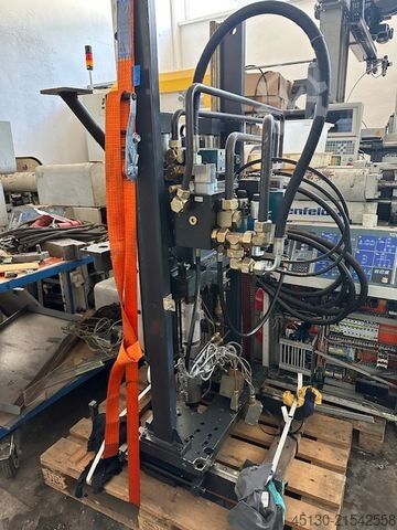 Mašina za injekcijsko prešanje Ferromatik Milacron K110D-S/2F