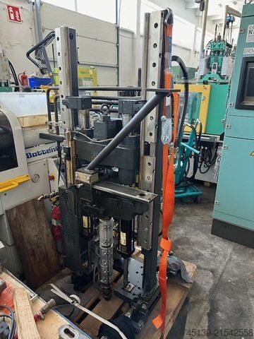 Mašina za injekcijsko prešanje Ferromatik Milacron K110D-S/2F