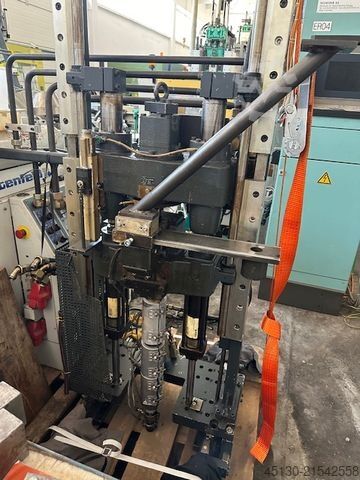 Mašina za injekcijsko prešanje Ferromatik Milacron K110D-S/2F