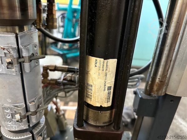 Mašina za injekcijsko prešanje Ferromatik Milacron K110D-S/2F