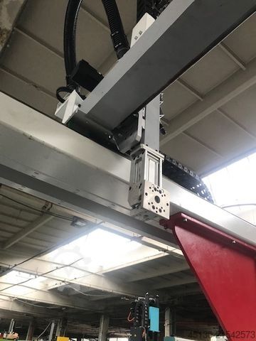 Mašina za injekcijsko prešanje Ferromatik Milacron Magna T(MTs) 150-450