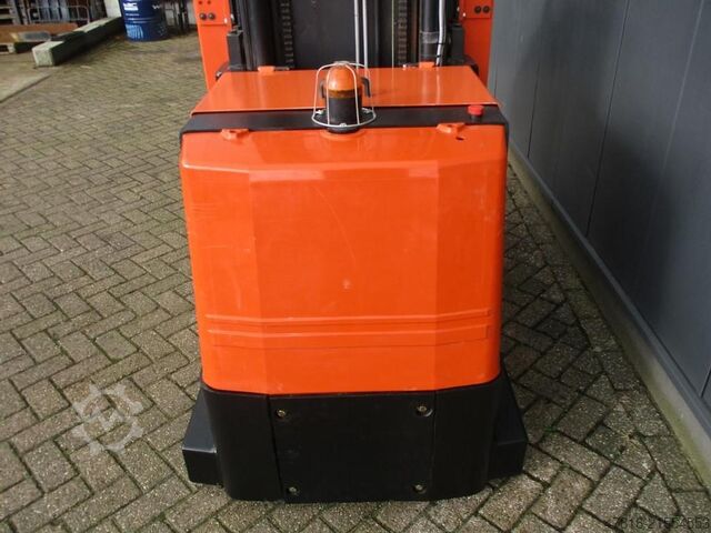 High lifting order picker TOYOTA OME 100M